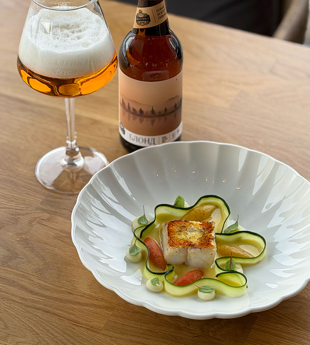 Ильменский судак, морковь, соус из капусты.jpg