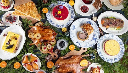 Мне Новый год, пожалуйста: лучшие предложения ресторанов Москвы